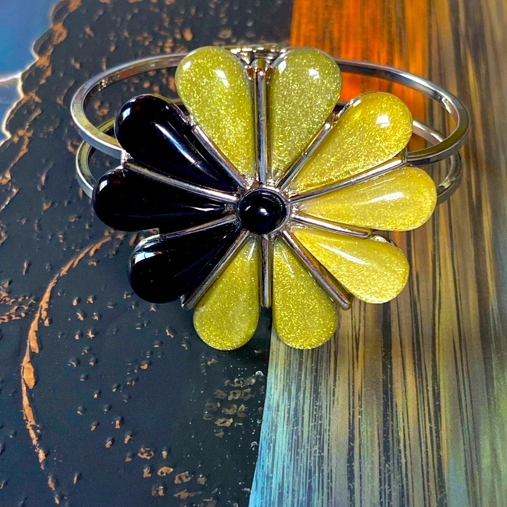 80’s VINTAGE~FUNKY YELLOW & BLACK SPARKLY FLOWER ON SILVER CUFF BRACELET